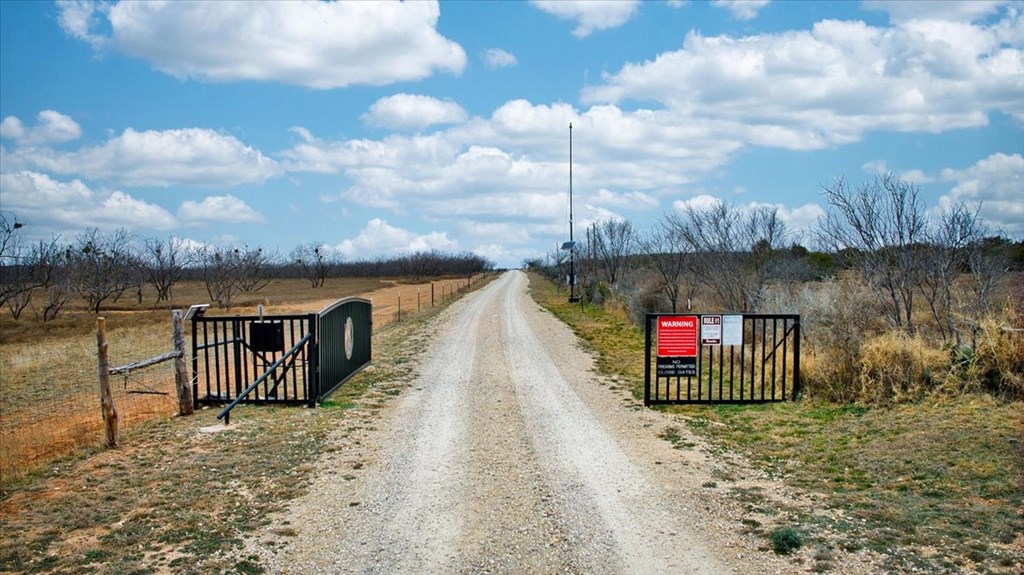 2100 Hurley Rd, Robert Lee, Texas image 10