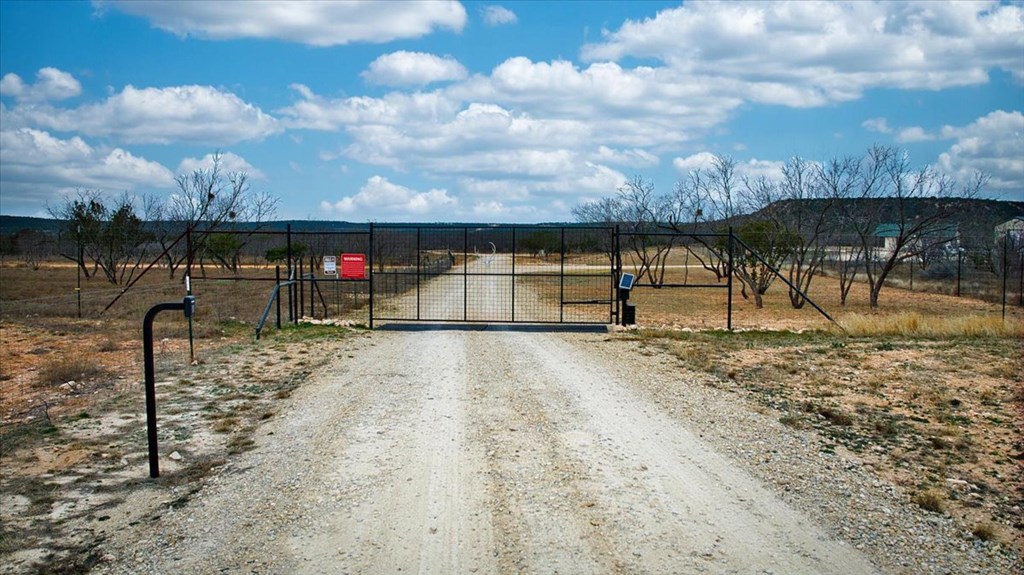 2100 Hurley Rd, Robert Lee, Texas image 11