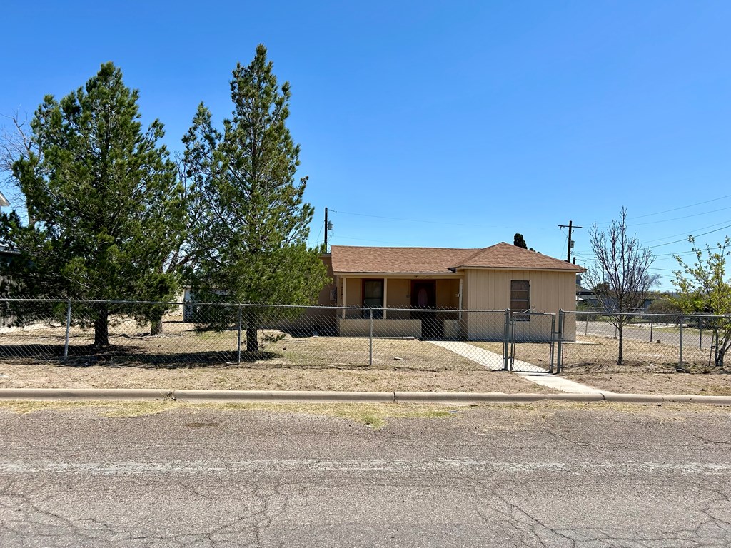 400 N Young St, Fort Stockton, Texas image 27