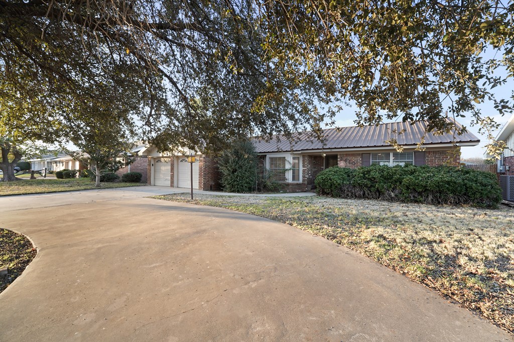 2410 Apperson Dr, Midland, Texas image 2