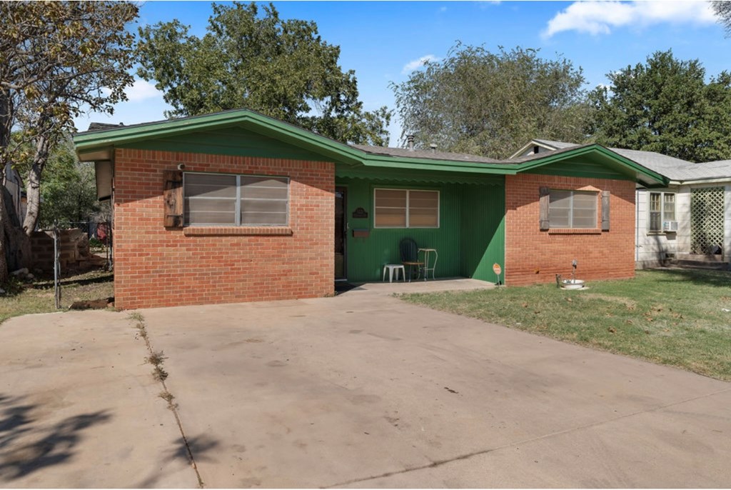 1221 E 16th St, Big Spring, Texas image 4