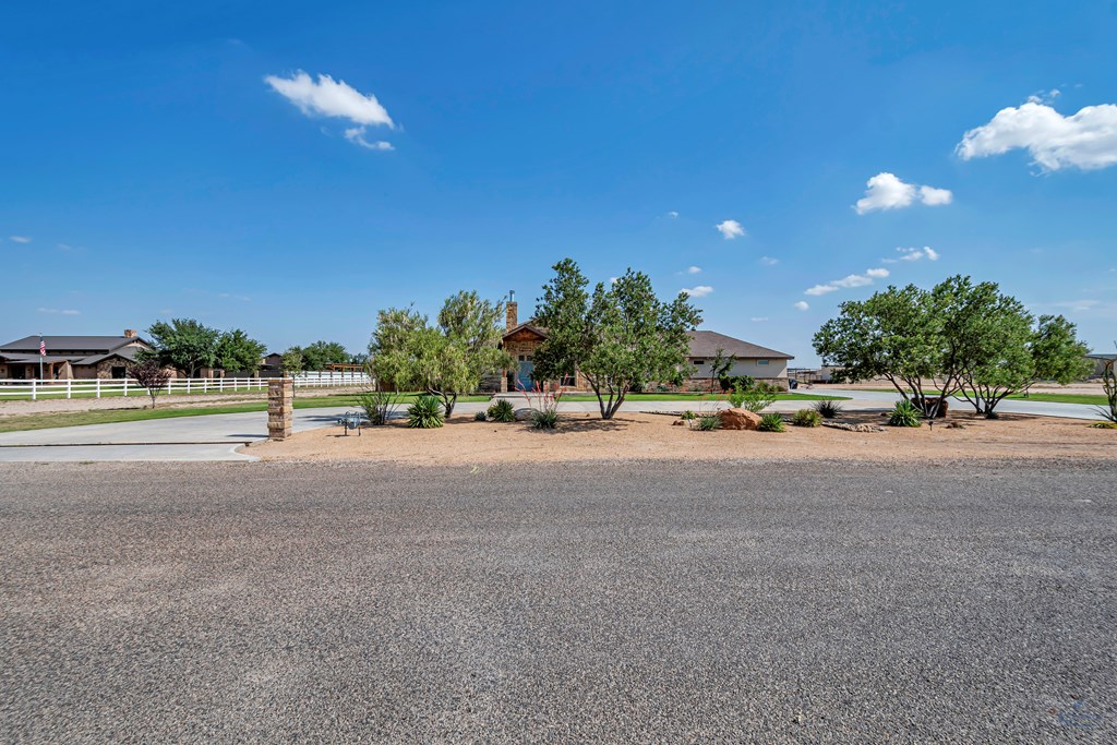 6811 W County Rd 41, Midland, Texas image 2