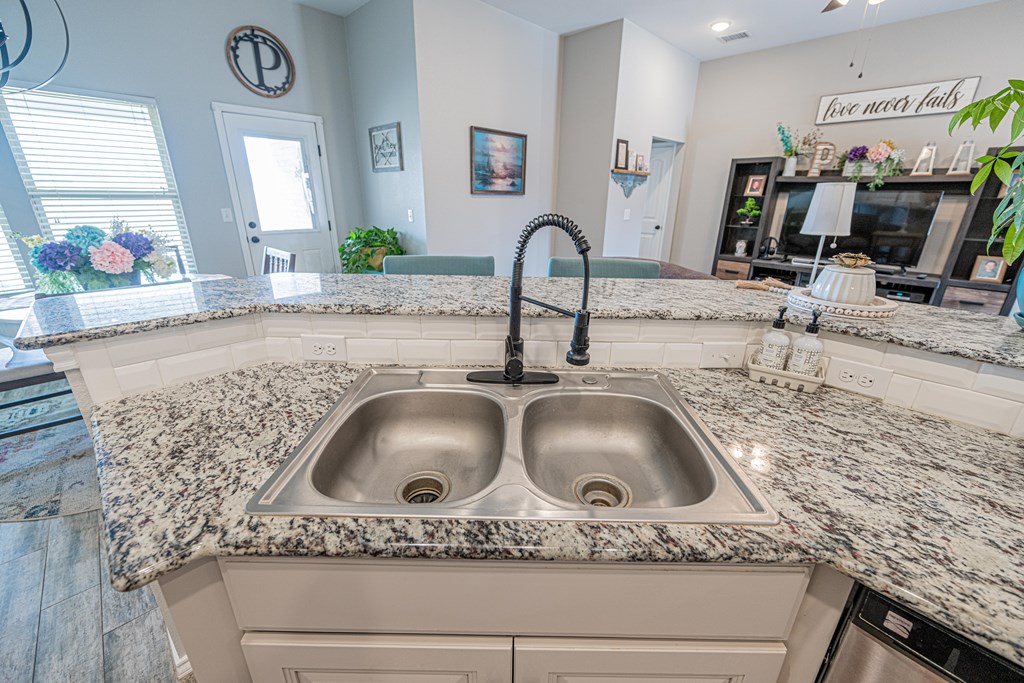 2812 Carver, Midland, Texas image 10