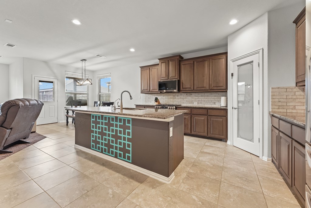 7005 Longfellow Ranch Road, Odessa, Texas image 7