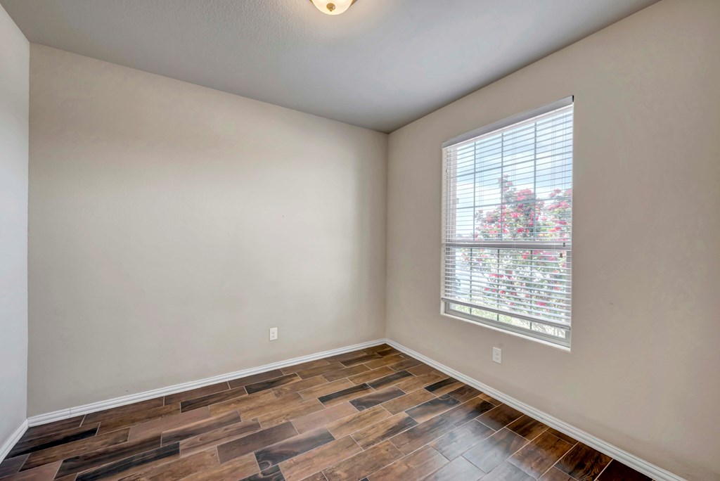 802 Valor Court, Midland, Texas image 4