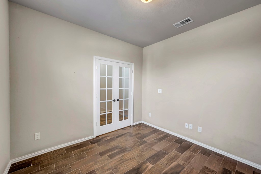 802 Valor Court, Midland, Texas image 6