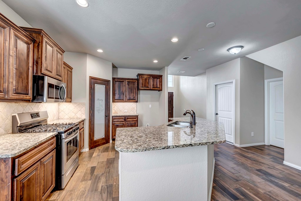 802 Valor Court, Midland, Texas image 12