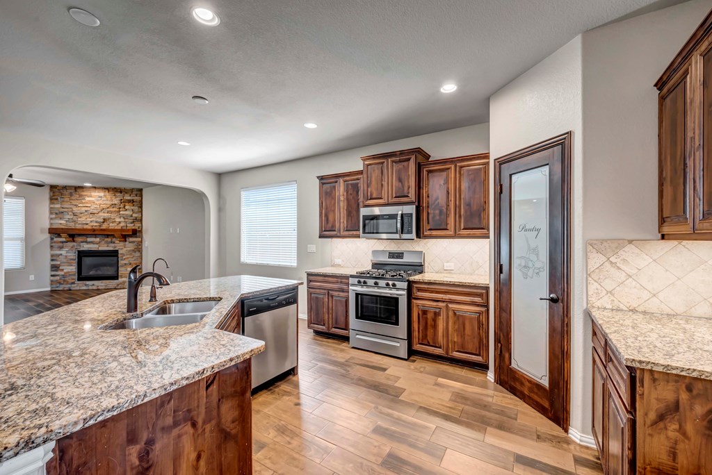 802 Valor Court, Midland, Texas image 7