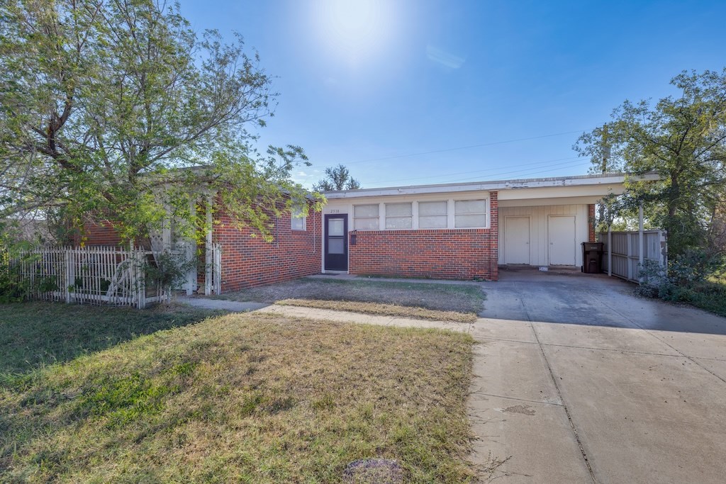 2518 Albrook Dr, Big Spring, Texas image 3