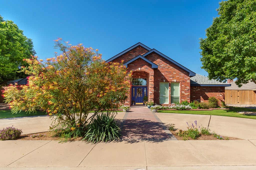 2017 Fringewood Dr, Midland, Texas image 2
