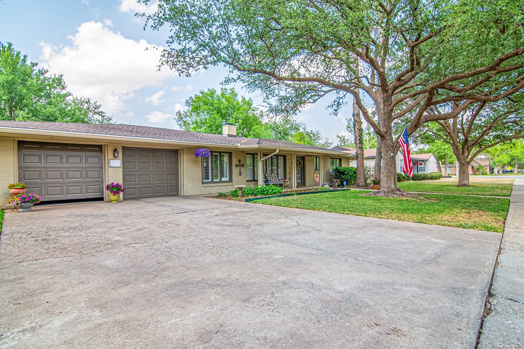 1202 Bedford Dr, Midland, Texas image 2