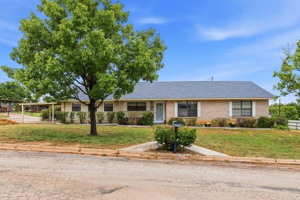 908 W 2ND ST, COLEMAN, TX 76834 - Image b05e0b25ce70ea34bfb9bfbb0542b72d/1985275410