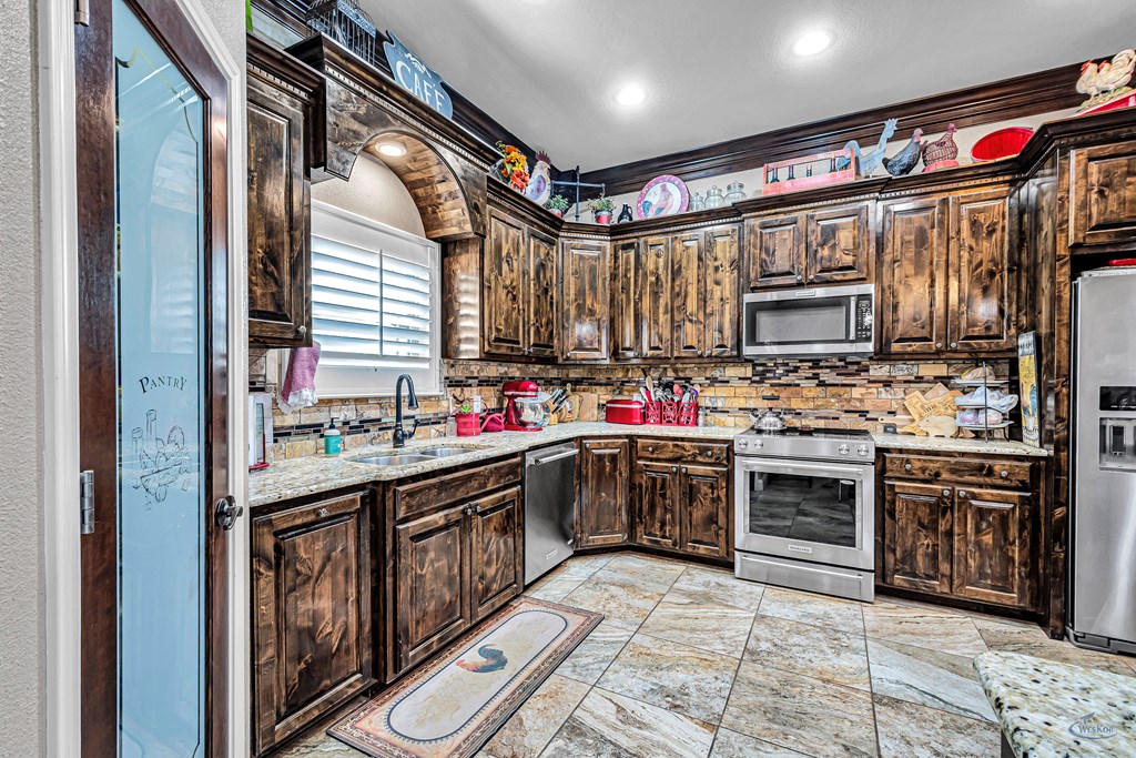 1210 S County Rd 1117, Midland, Texas image 8