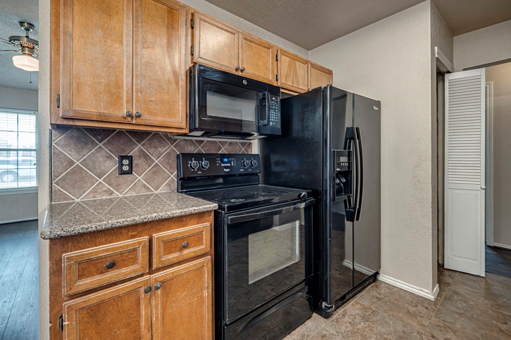 4734 Bedford Ave, Midland, Texas image 17