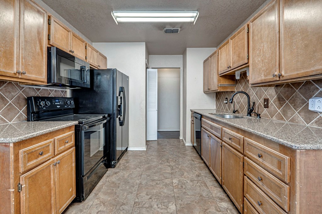 4734 Bedford Ave, Midland, Texas image 16