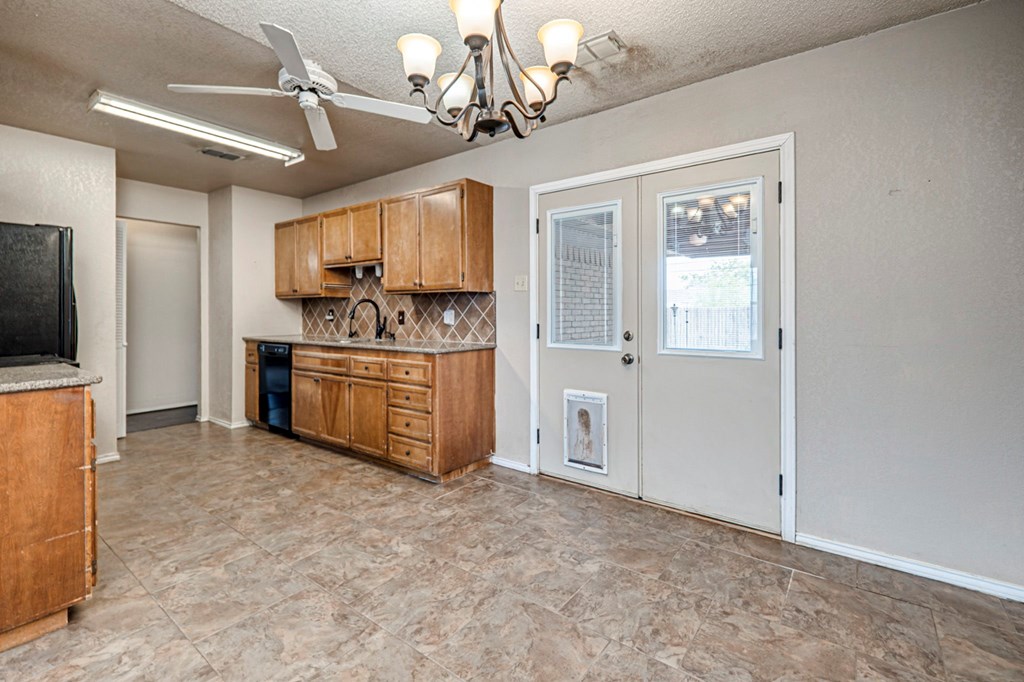 4734 Bedford Ave, Midland, Texas image 11