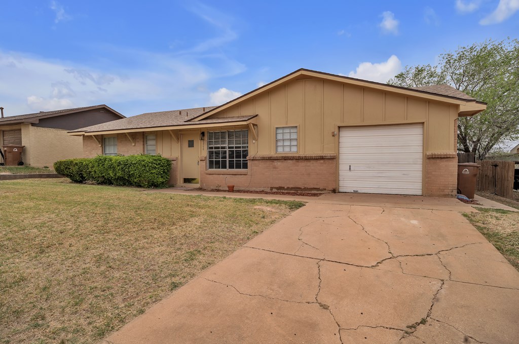 2208 Lynn Dr, Big Spring, Texas image 3