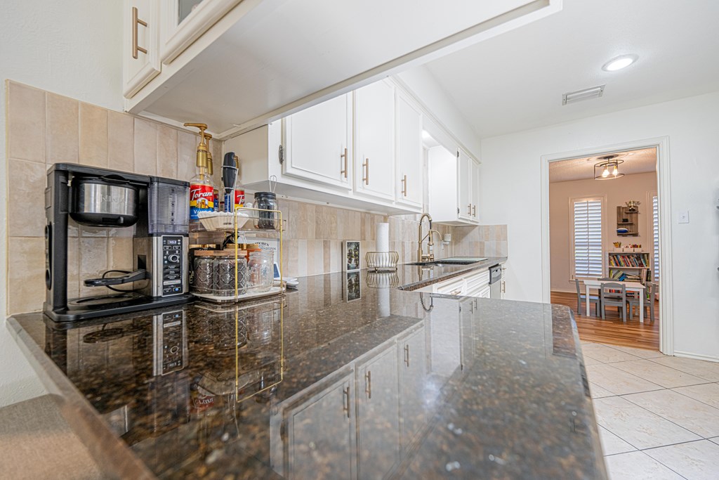 5004 Los Alamitos Dr, Midland, Texas image 37