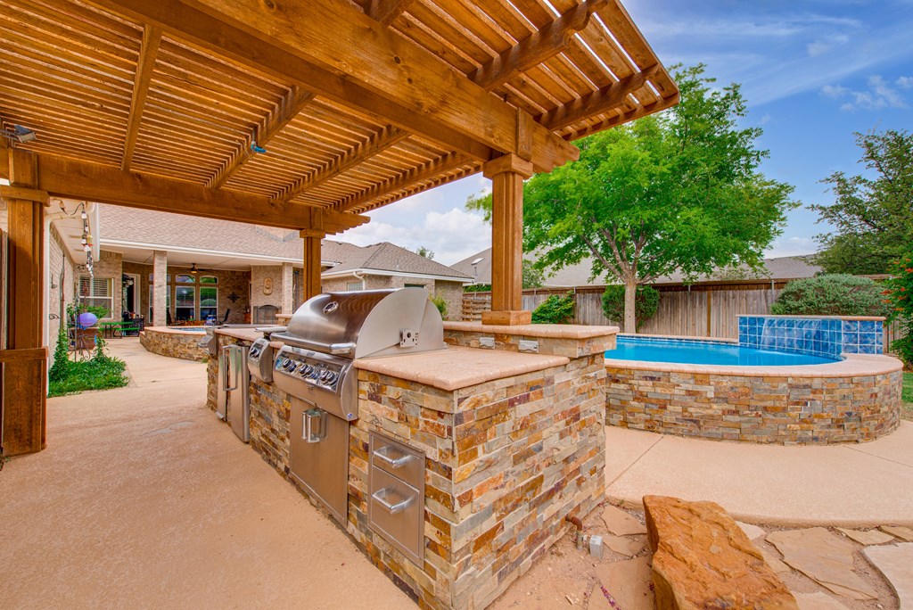 2005 Fringewood Dr, Midland, Texas image 6