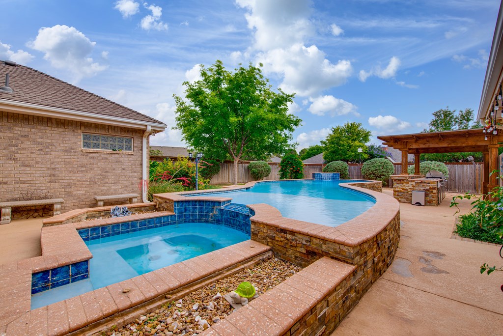 2005 Fringewood Dr, Midland, Texas image 4