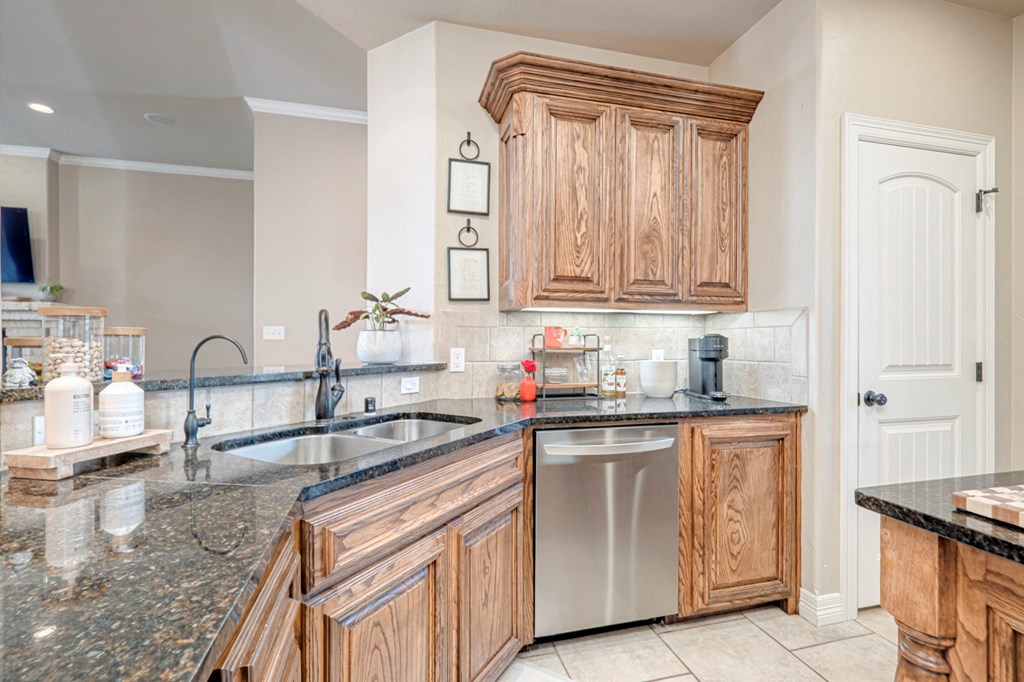 5710 Carmel Court, Midland, Texas image 11