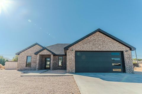 Homes For Sale - 1712 E Main St<br/> Brownfield, TX 79316