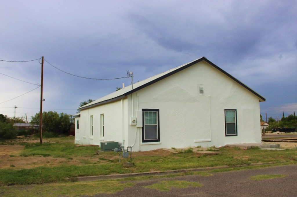 304 W James St #ID 2965, Fort Stockton, Texas image 24