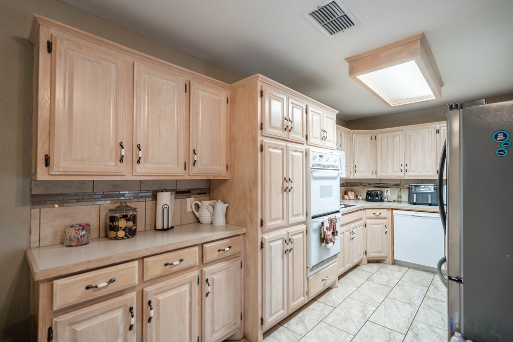 3218 Camarie Ave, Midland, Texas image 9