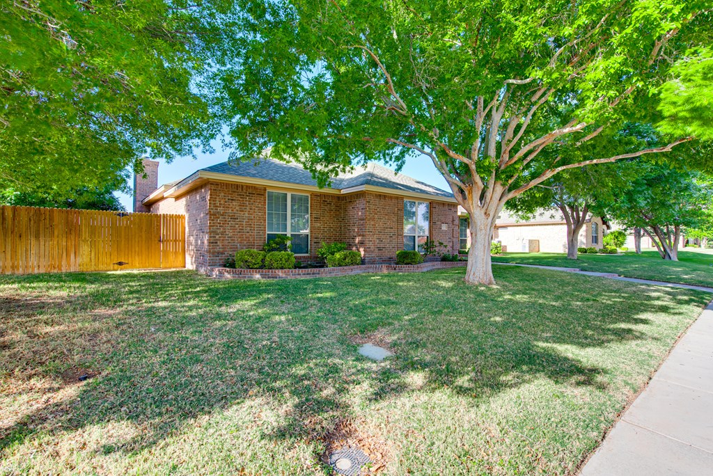 5211 Oak Valley Dr, Midland, Texas image 2