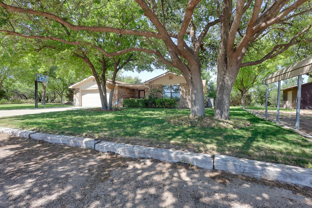 2100 Edgemere Rd, Big Spring, Texas image 2