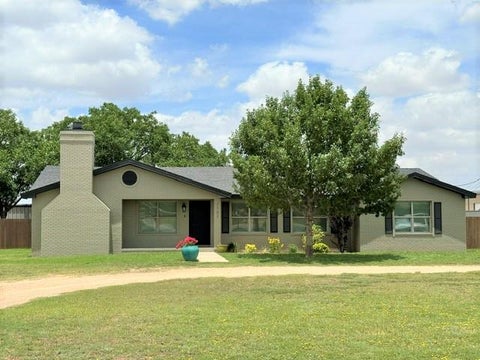 Homes For Sale - 1101 E County Rd 120<br/> Midland, TX 79706