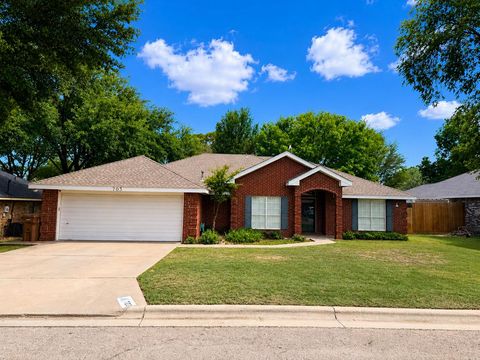 Homes For Sale - 703 Craigmont Ave<br/> Howard County, Big Spring, TX 79720