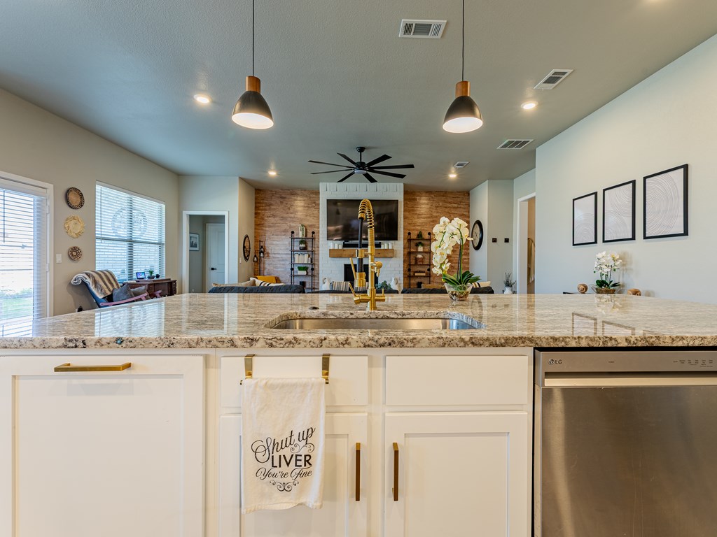 6909 Lady Bird Ln, Midland, Texas image 17
