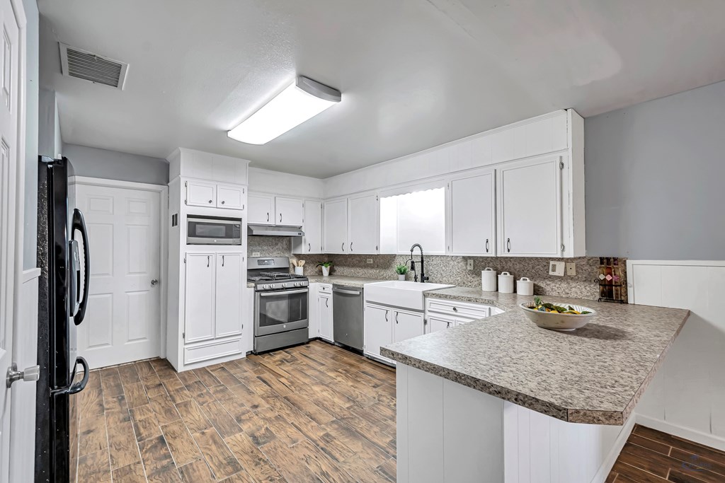 1800 Hughes St, Midland, Texas image 6