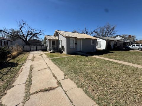 Homes For Sale - 110 E 16th St<br/> Big Spring, TX 79720