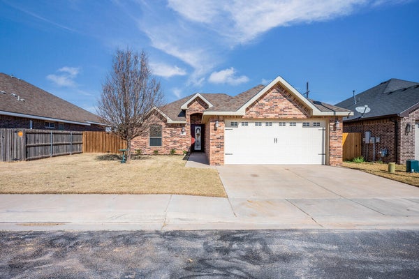 1211 OVERSHINE LN, MIDLAND, TX 79705 - Image cb8ba3f562bdd2d6995fa14318d875da/2416413087