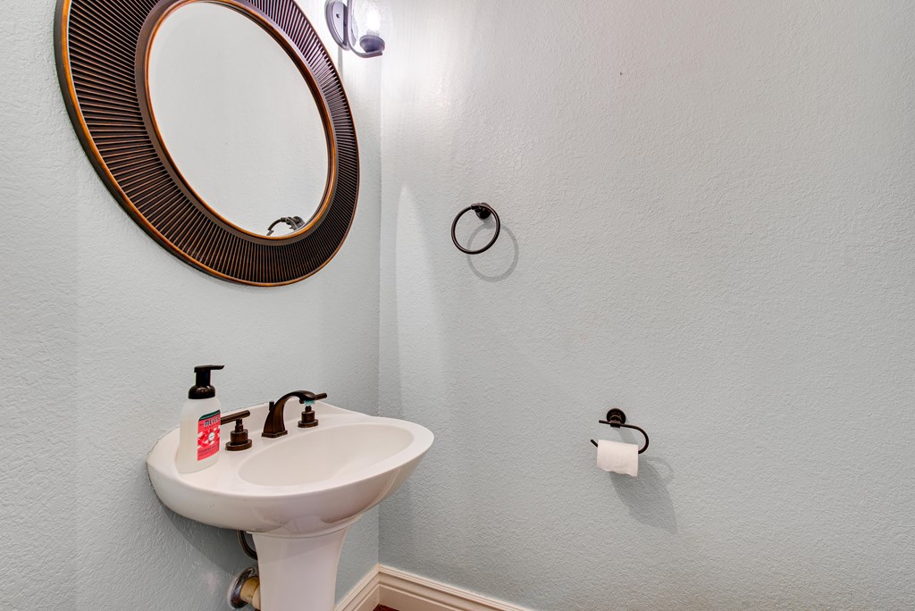 1910 Centerview, Midland, Texas image 34