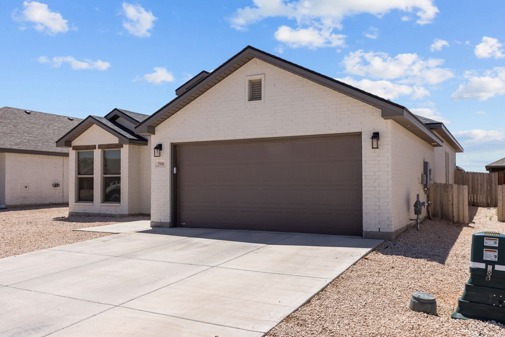 2906 Yellowstone Ct, Midland, Texas image 2