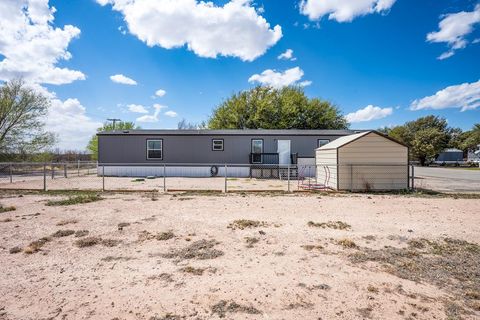 Mobile Home For Sale - 14630 N Hollyhock Ave<br/> Gardendale, TX 79758