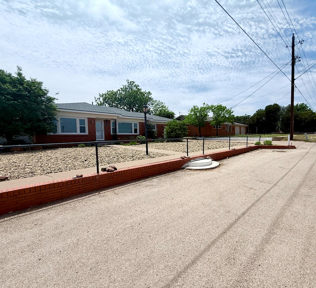 1708 37th St, Snyder, Texas image 3