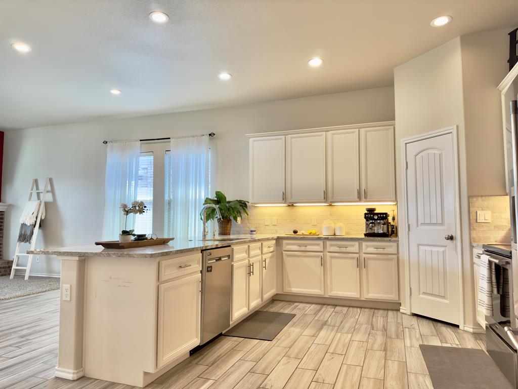 6906 Lone Star Lane, Midland, Texas image 10
