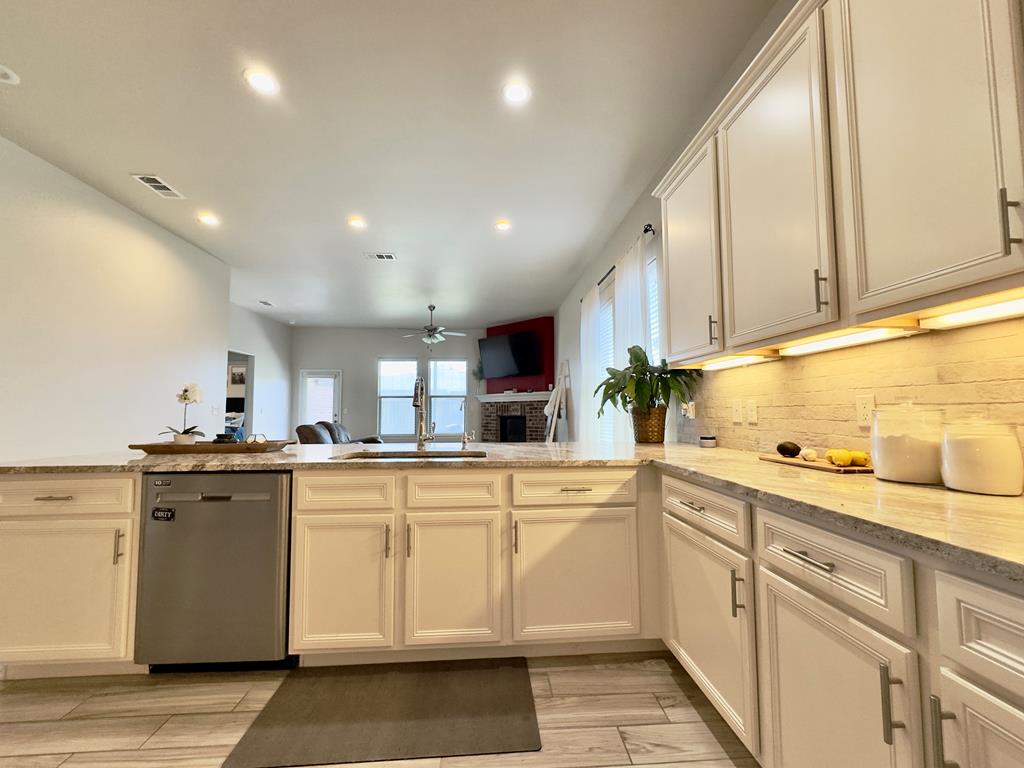 6906 Lone Star Lane, Midland, Texas image 9
