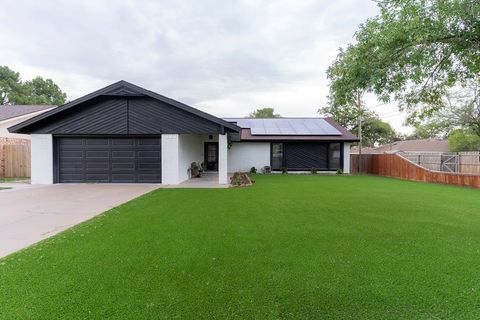 Homes For Sale - 1502 Alcove Court<br/> Midland, TX 79703