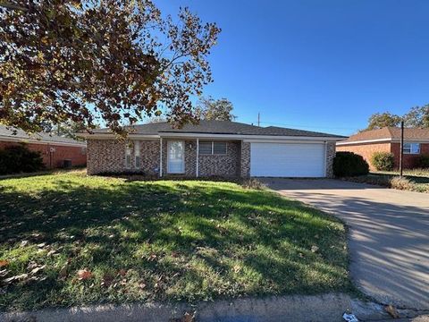 Homes For Sale - 4011 Houston Ave<br/> Scurry County, Snyder, TX 79549