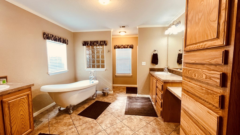 1613 W San Antonio St, Marfa, Texas image 39