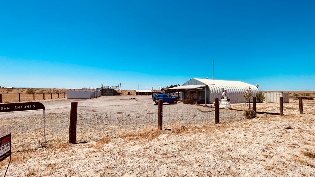 1613 W San Antonio St, Marfa, Texas image 5