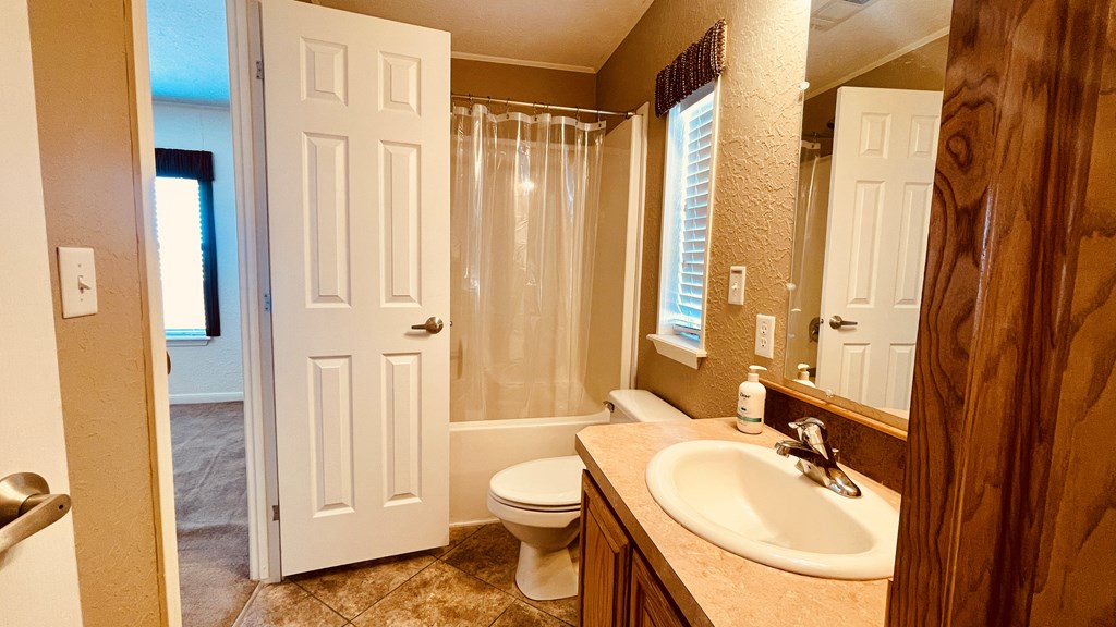 1613 W San Antonio St, Marfa, Texas image 43