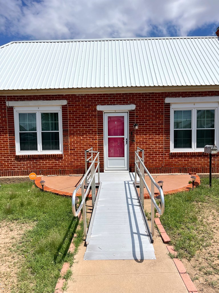 501 E 15th St, Big Spring, Texas image 3