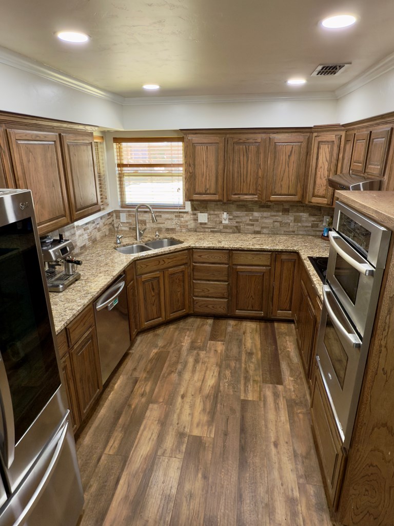 3612 Oakridge Dr, Midland, Texas image 8