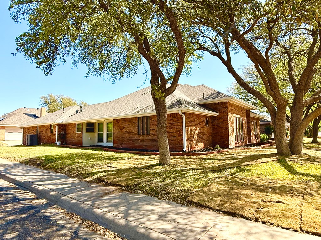 3612 Oakridge Dr, Midland, Texas image 2